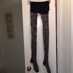 Woman’s stockings/Leggings Heavy. Navy & Tan.  M/L